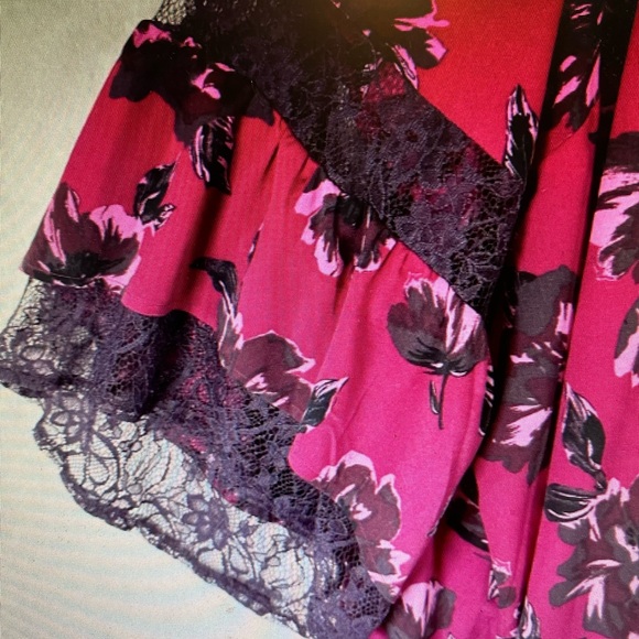 Lane Bryant Floral Blouse w/Lace Detailed Flare Sleeve Tunic - NWT - Size 26/28 - Picture 14 of 15